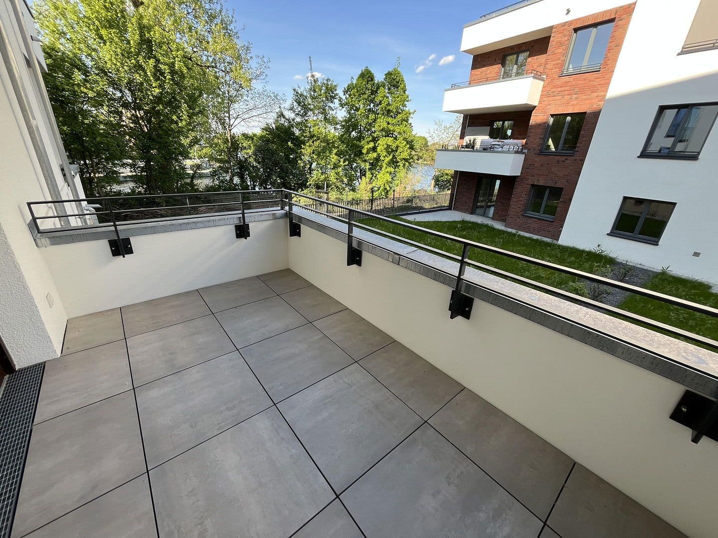 Prenájom bytu 3-izbový 98 m², Regattastr. 5, Berlin, Berlín Prenájom bytu 3-izbový 98 m², Regattastr. 5, Berlin, Berlín