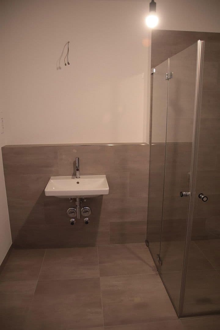 Prenájom bytu 3-izbový 98 m², Regattastr. 5, Berlin, Berlín Prenájom bytu 3-izbový 98 m², Regattastr. 5, Berlin, Berlín