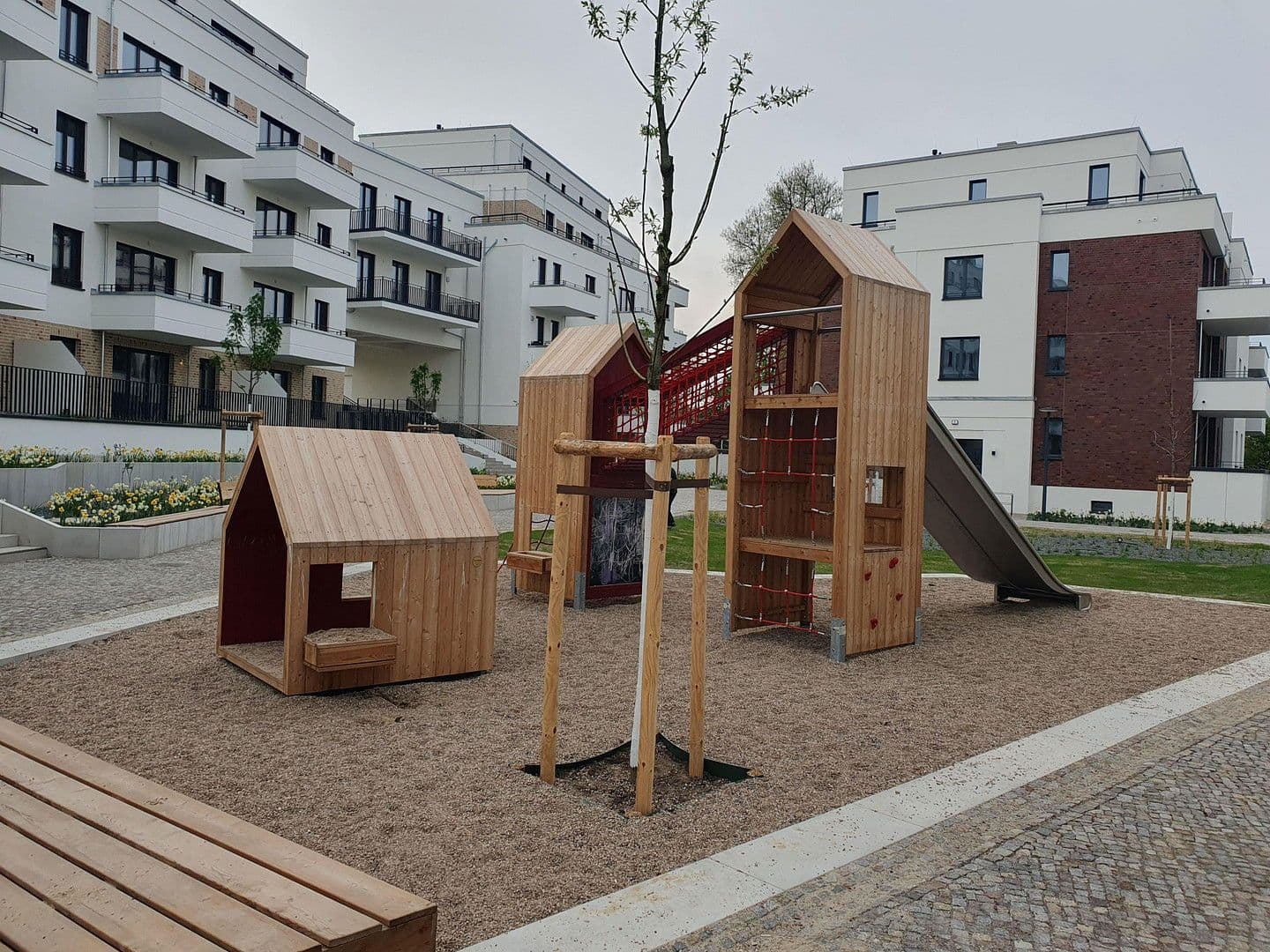 Prenájom bytu 3-izbový 98 m², Regattastr. 5, Berlin, Berlín Prenájom bytu 3-izbový 98 m², Regattastr. 5, Berlin, Berlín