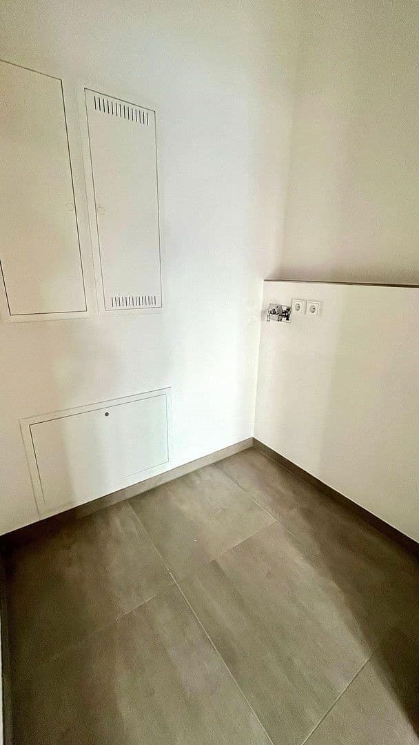 Prenájom bytu 3-izbový 98 m², Regattastr. 5, Berlin, Berlín Prenájom bytu 3-izbový 98 m², Regattastr. 5, Berlin, Berlín