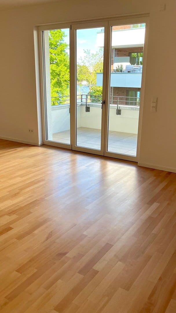 Prenájom bytu 3-izbový 98 m², Regattastr. 5, Berlin, Berlín Prenájom bytu 3-izbový 98 m², Regattastr. 5, Berlin, Berlín