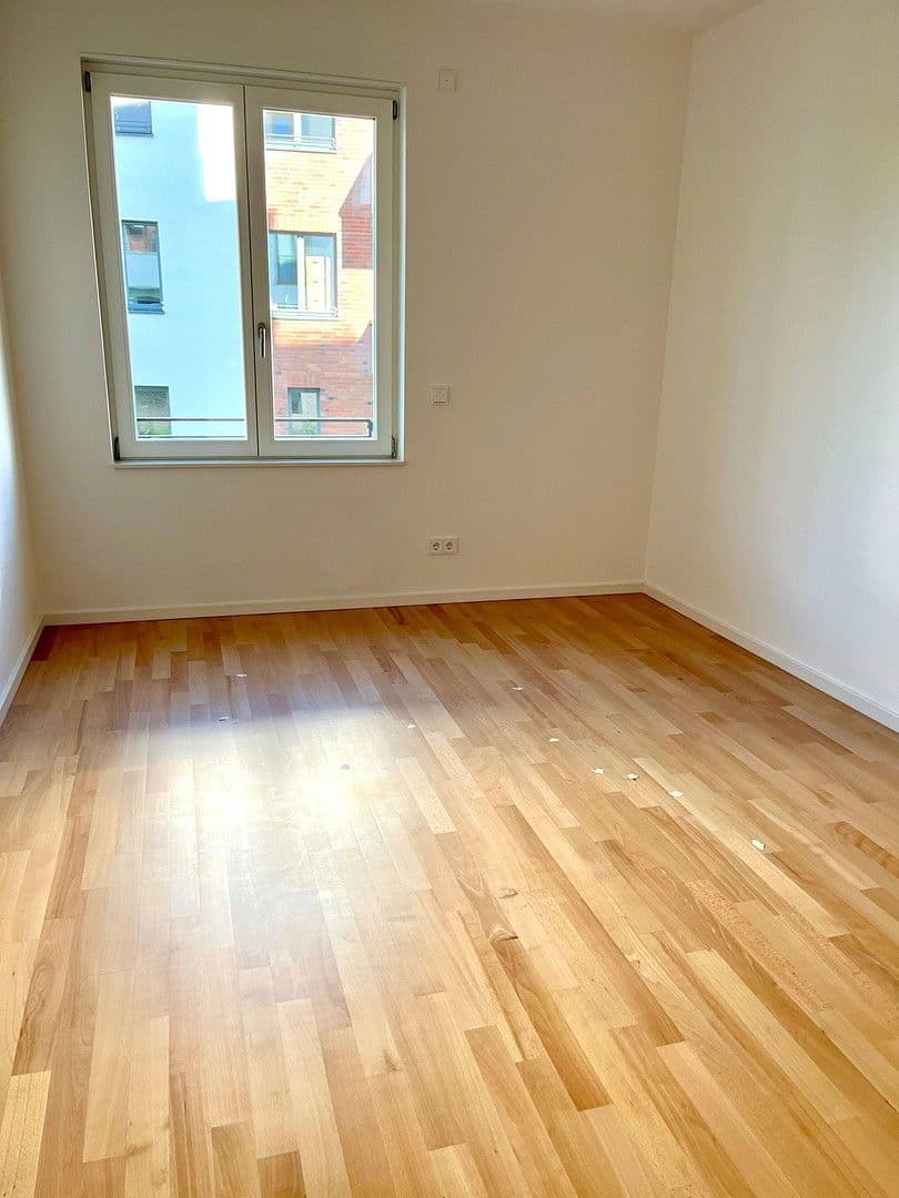 Prenájom bytu 3-izbový 98 m², Regattastr. 5, Berlin, Berlín Prenájom bytu 3-izbový 98 m², Regattastr. 5, Berlin, Berlín