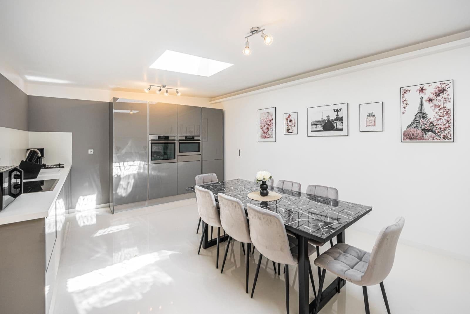 Predaj domu 1.560 m², pozemek 1.070 m², Landsberger Straße 65, Halle, Sasko-Anhaltsko Predaj domu 1.560 m², pozemek 1.070 m², Landsberger Straße 65, Halle, Sasko-Anhaltsko