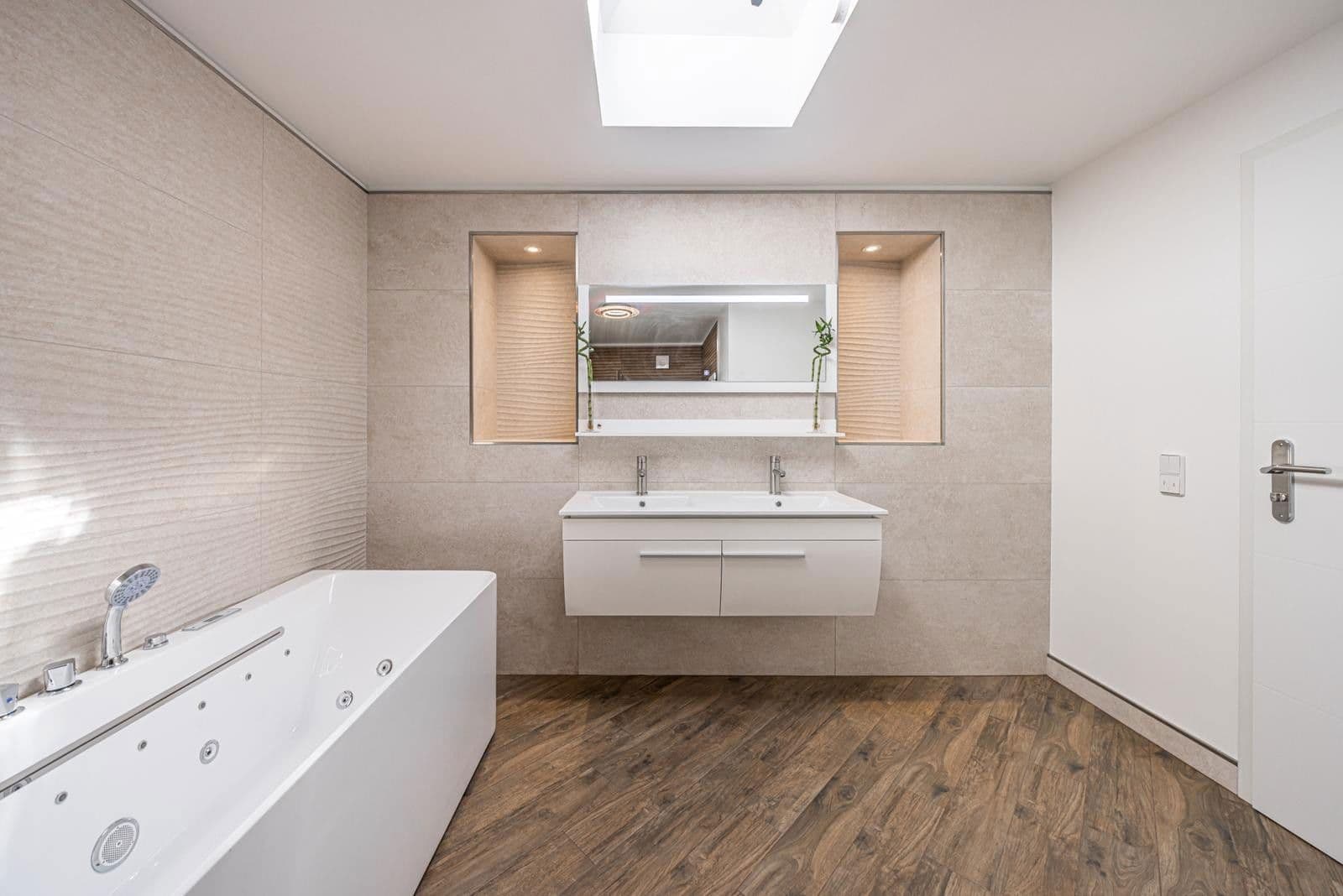 Predaj domu 1.560 m², pozemek 1.070 m², Landsberger Straße 65, Halle, Sasko-Anhaltsko Predaj domu 1.560 m², pozemek 1.070 m², Landsberger Straße 65, Halle, Sasko-Anhaltsko