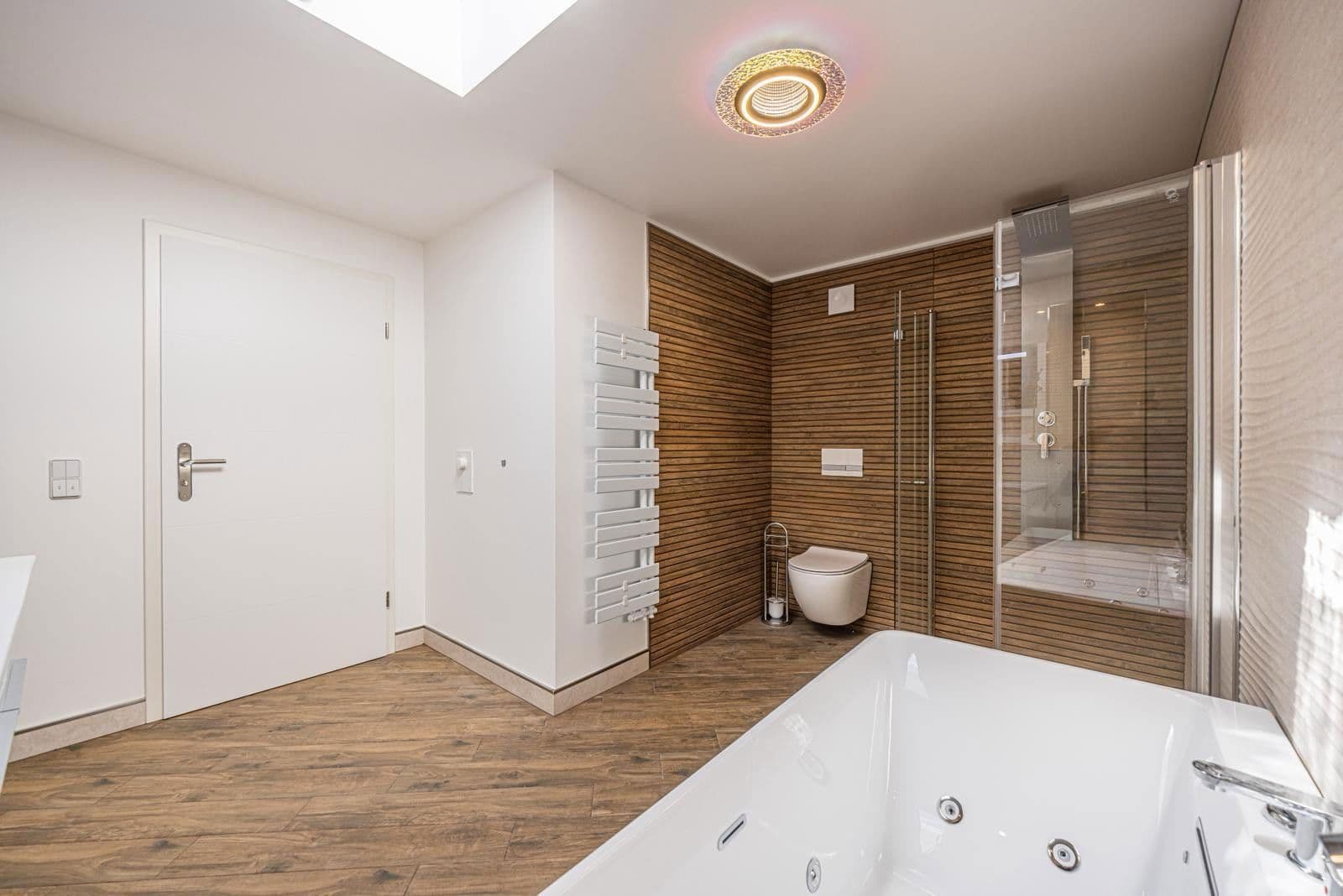 Predaj domu 1.560 m², pozemek 1.070 m², Landsberger Straße 65, Halle, Sasko-Anhaltsko Predaj domu 1.560 m², pozemek 1.070 m², Landsberger Straße 65, Halle, Sasko-Anhaltsko