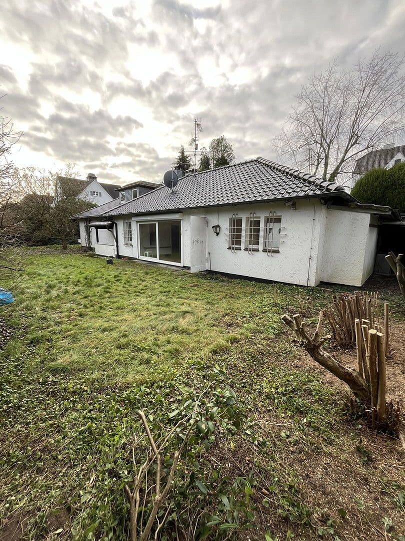 Predaj domu 230 m², pozemek 1.463 m², Königgrätzerstr. 12, Solingen, Severné Porýnie - Westfálsko Predaj domu 230 m², pozemek 1.463 m², Königgrätzerstr. 12, Solingen, Severné Porýnie - Westfálsko