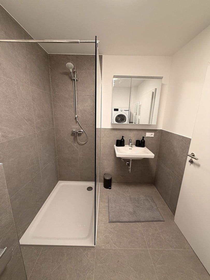 Prenájom bytu 4-izbový 70 m², München, Bavorsko Prenájom bytu 4-izbový 70 m², München, Bavorsko