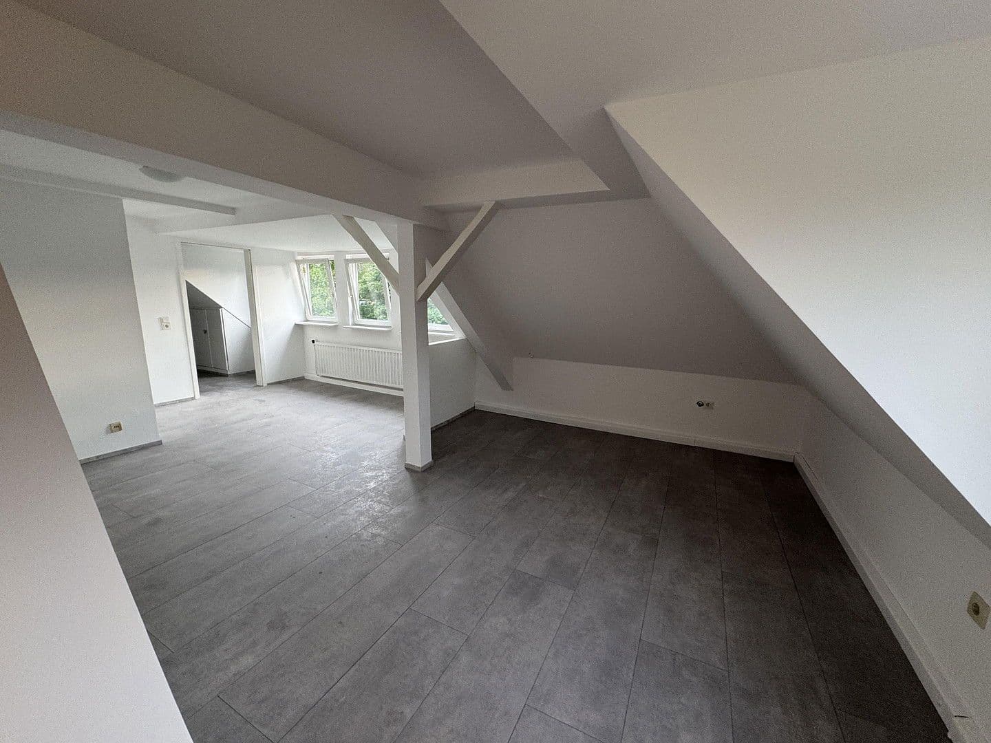 Prenájom bytu 3-izbový 80 m², Wuppertal Cronenberg, Severné Porýnie - Westfálsko Prenájom bytu 3-izbový 80 m², Wuppertal Cronenberg, Severné Porýnie - Westfálsko