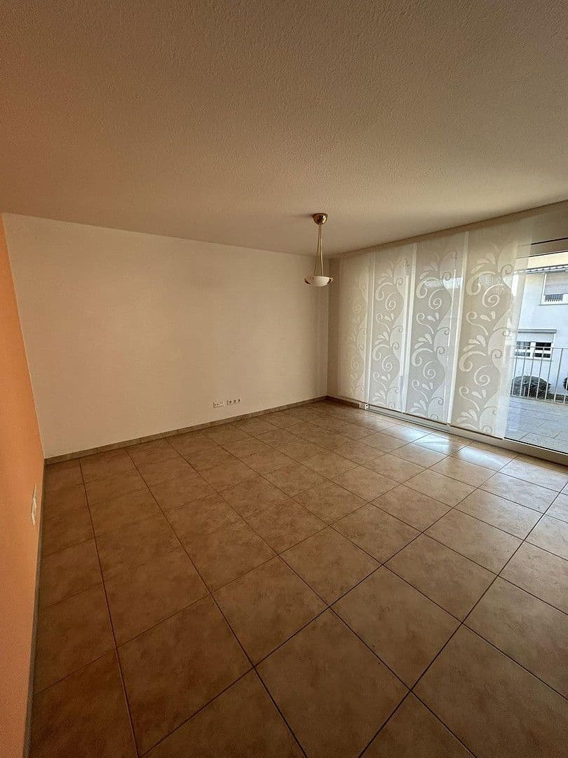 Prenájom bytu 3-izbový 80 m², Nufringen, Bádensko-Wurttembersko Prenájom bytu 3-izbový 80 m², Nufringen, Bádensko-Wurttembersko