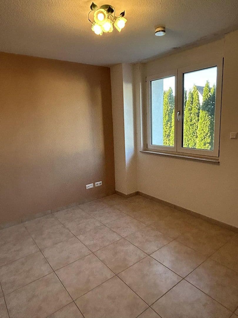 Prenájom bytu 3-izbový 80 m², Nufringen, Bádensko-Wurttembersko Prenájom bytu 3-izbový 80 m², Nufringen, Bádensko-Wurttembersko