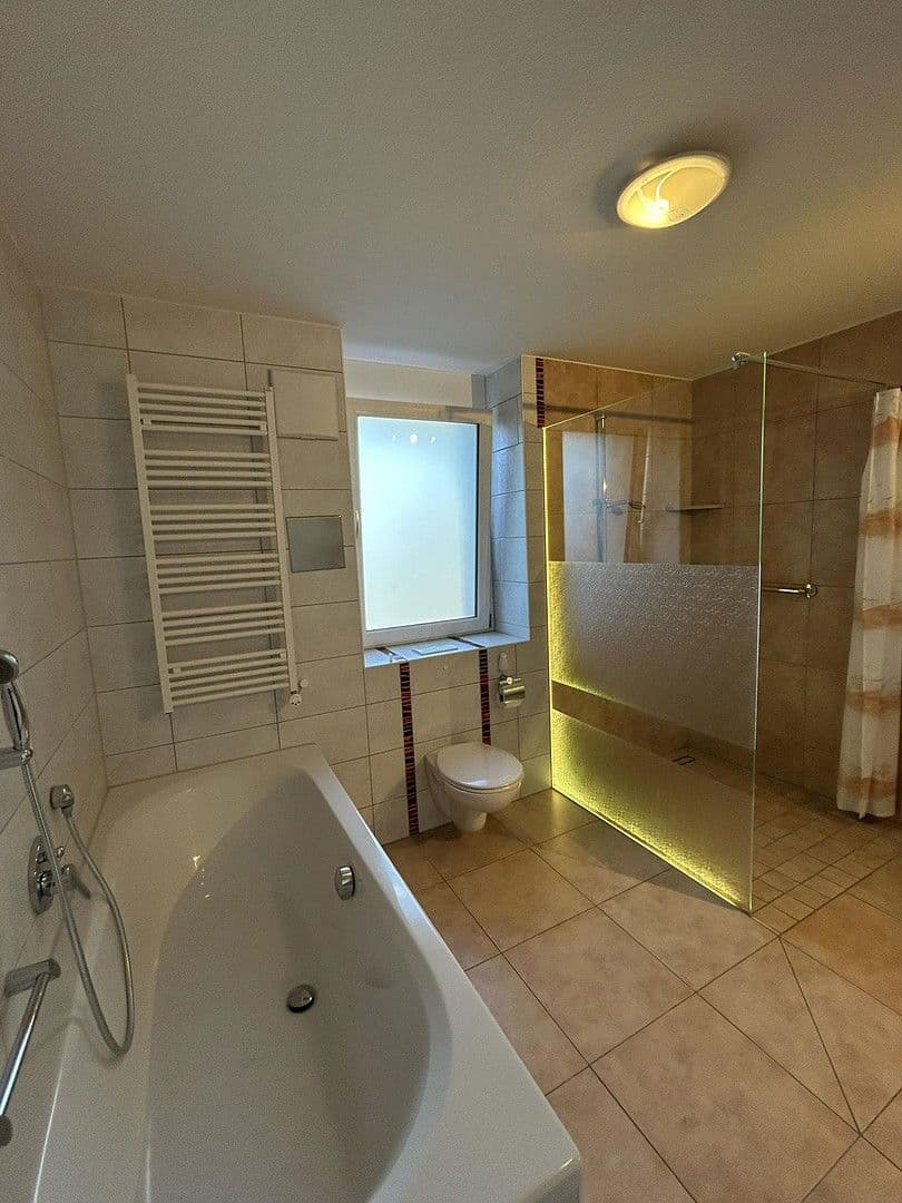 Prenájom bytu 3-izbový 80 m², Nufringen, Bádensko-Wurttembersko Prenájom bytu 3-izbový 80 m², Nufringen, Bádensko-Wurttembersko