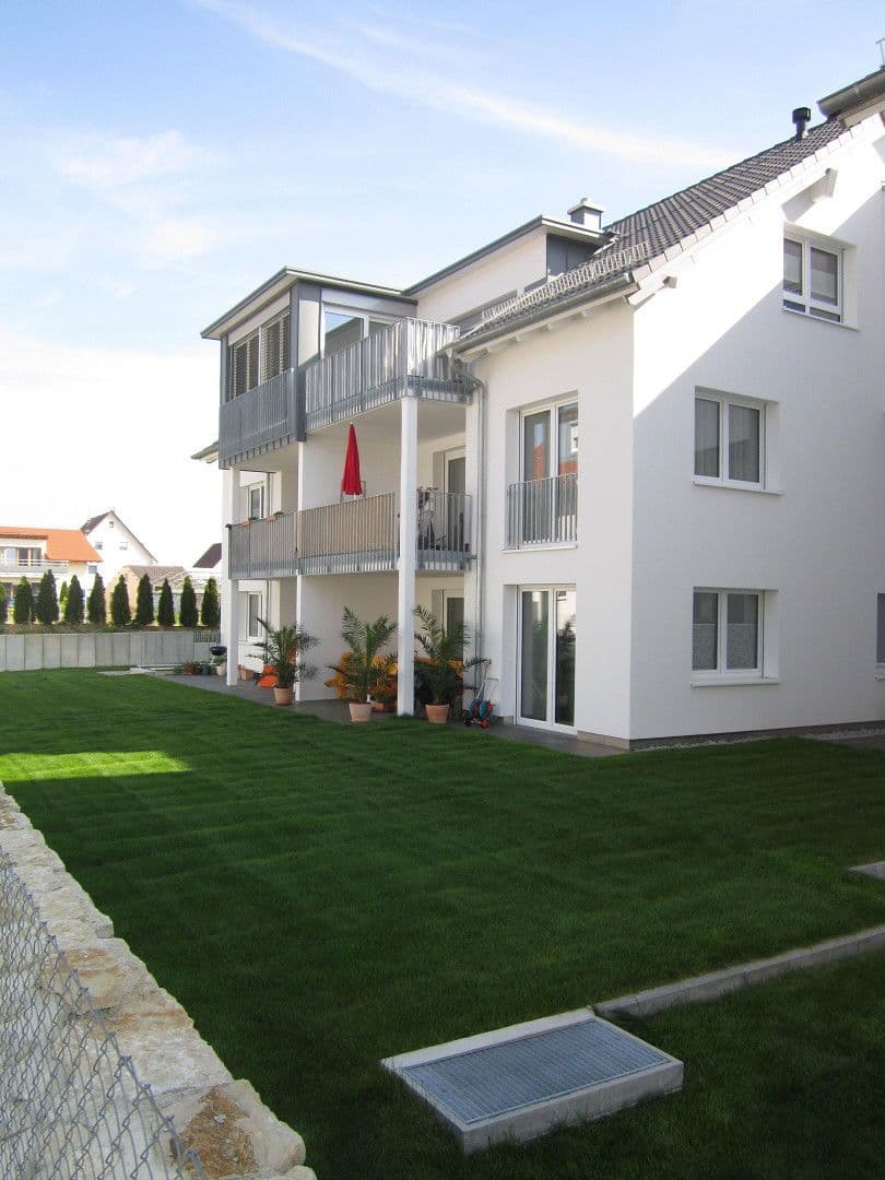 Prenájom bytu 3-izbový 80 m², Nufringen, Bádensko-Wurttembersko Prenájom bytu 3-izbový 80 m², Nufringen, Bádensko-Wurttembersko