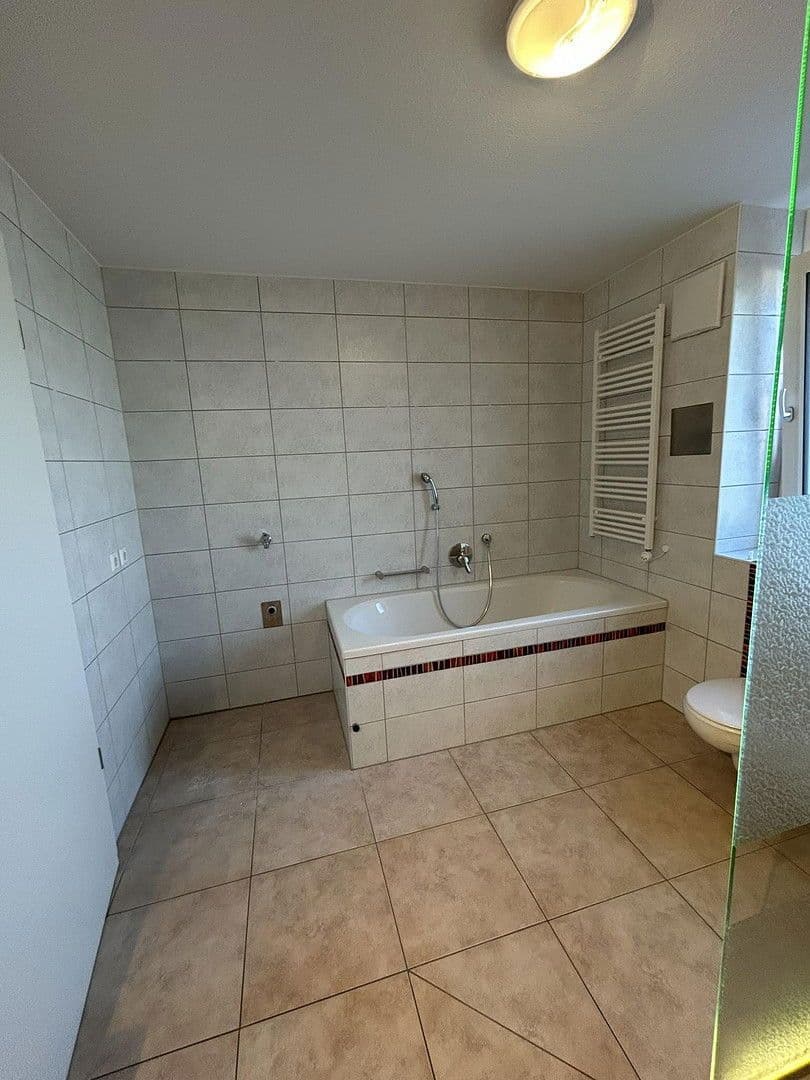 Prenájom bytu 3-izbový 80 m², Nufringen, Bádensko-Wurttembersko Prenájom bytu 3-izbový 80 m², Nufringen, Bádensko-Wurttembersko