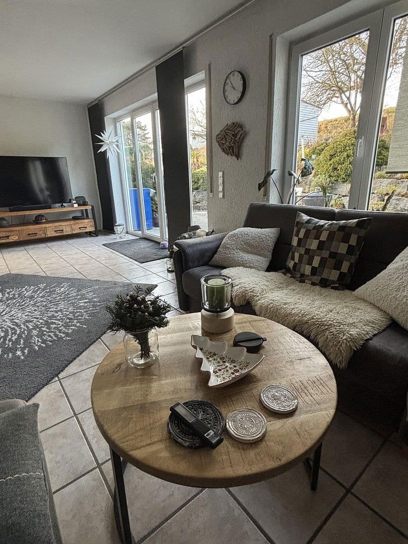 Predaj domu 193 m², pozemek 347 m², Hermann-Hesse-Straße 44 1, Niefern-Öschelbronn, Bádensko-Wurttembersko Predaj domu 193 m², pozemek 347 m², Hermann-Hesse-Straße 44 1, Niefern-Öschelbronn, Bádensko-Wurttembersko