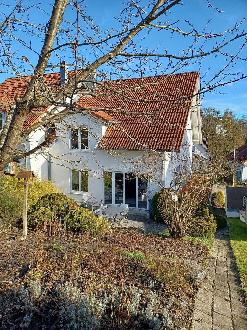 Predaj domu 193 m², pozemek 347 m², Hermann-Hesse-Straße 44 1, Niefern-Öschelbronn, Bádensko-Wurttembersko Predaj domu 193 m², pozemek 347 m², Hermann-Hesse-Straße 44 1, Niefern-Öschelbronn, Bádensko-Wurttembersko