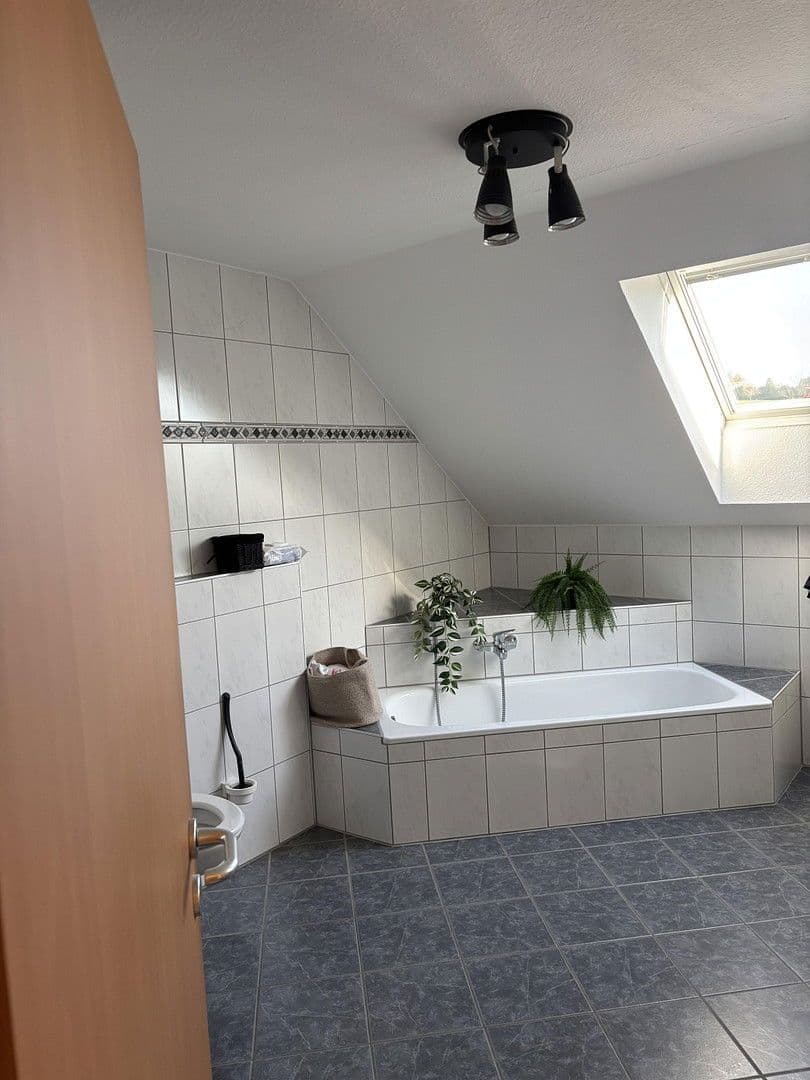 Predaj domu 193 m², pozemek 347 m², Hermann-Hesse-Straße 44 1, Niefern-Öschelbronn, Bádensko-Wurttembersko Predaj domu 193 m², pozemek 347 m², Hermann-Hesse-Straße 44 1, Niefern-Öschelbronn, Bádensko-Wurttembersko