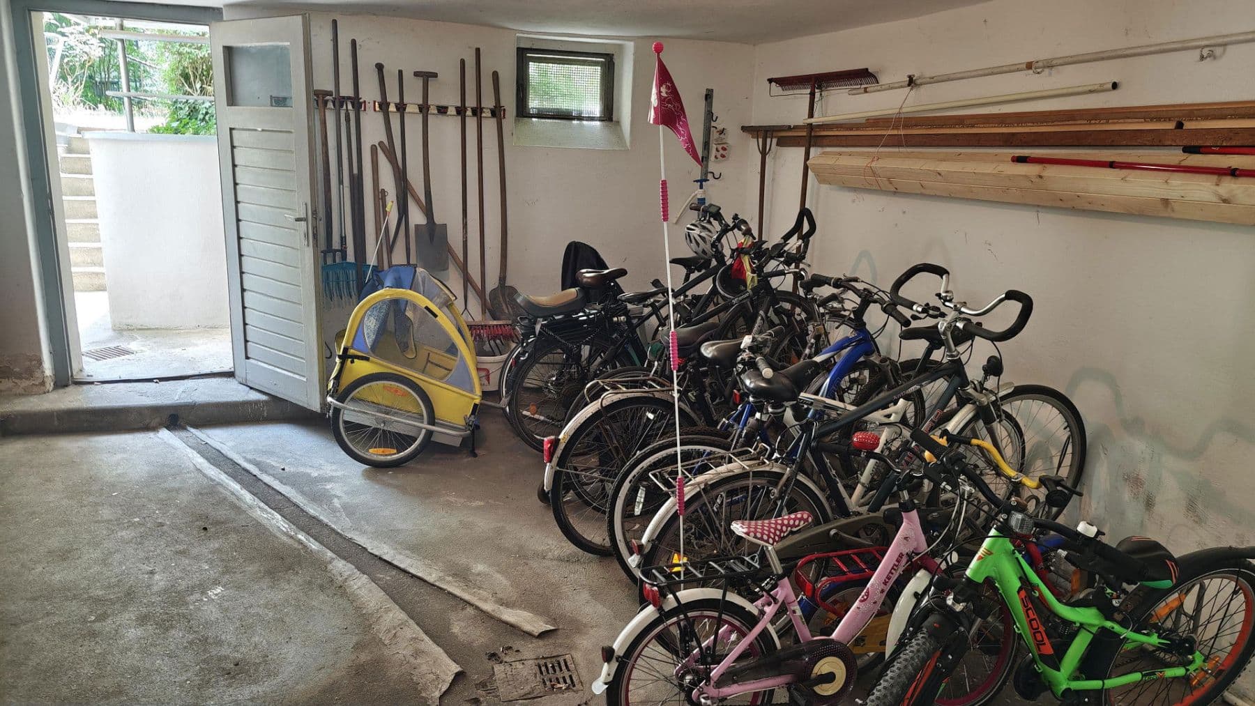 Prenájom bytu 4-izbový 115 m², Steinmetzstr. 6, Hannover, Dolné Sasko Prenájom bytu 4-izbový 115 m², Steinmetzstr. 6, Hannover, Dolné Sasko