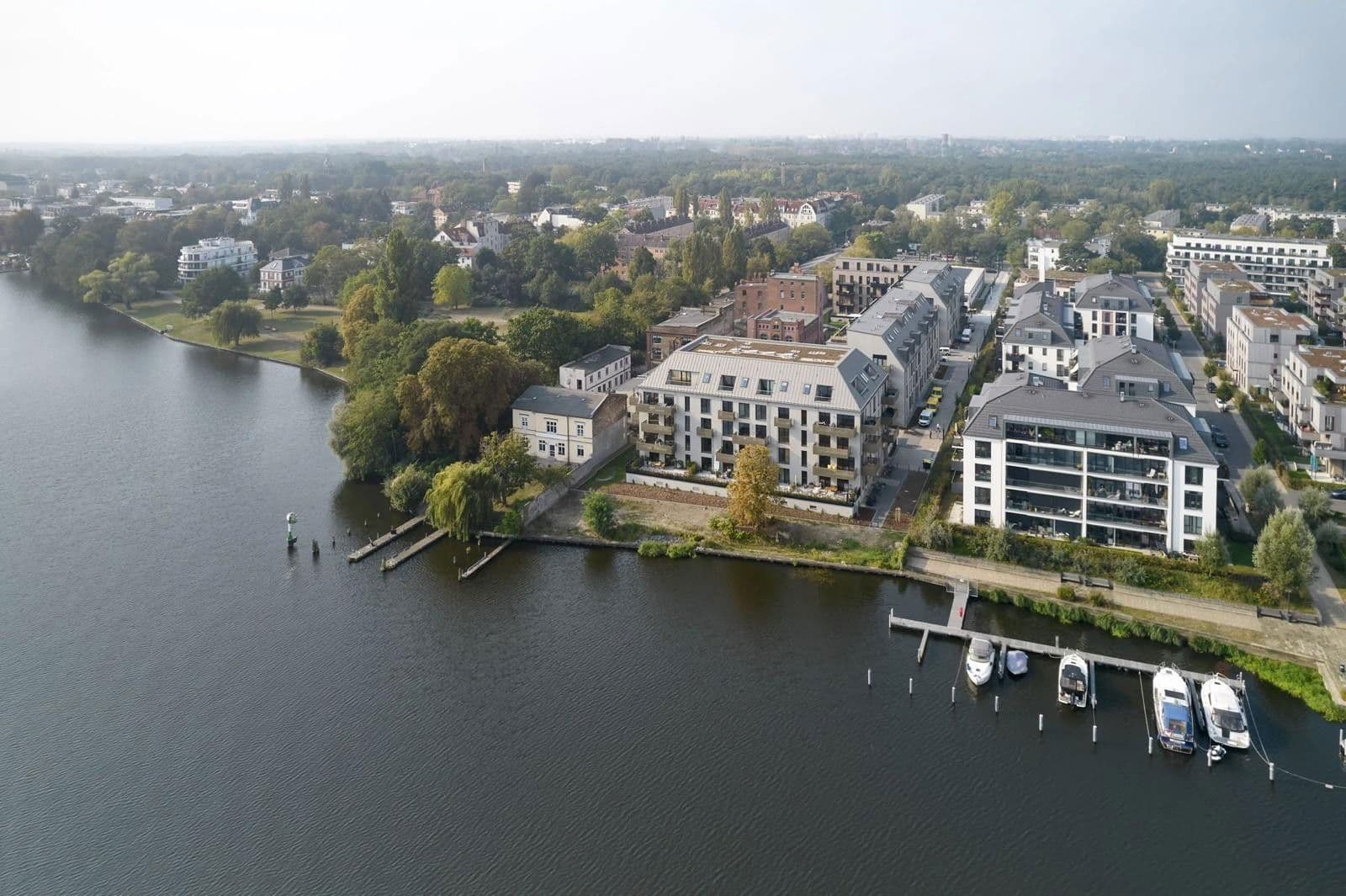 Prenájom bytu 3-izbový 105 m², Regattastr 51e, Berlin, Berlín Prenájom bytu 3-izbový 105 m², Regattastr 51e, Berlin, Berlín