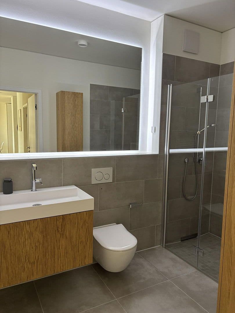 Prenájom bytu 3-izbový 105 m², Regattastr 51e, Berlin, Berlín Prenájom bytu 3-izbový 105 m², Regattastr 51e, Berlin, Berlín