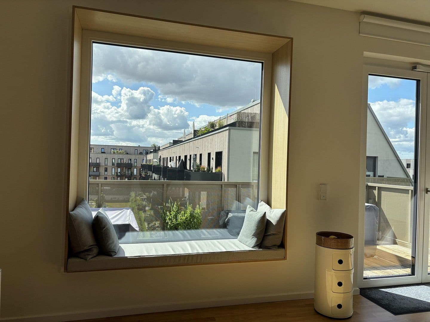 Prenájom bytu 3-izbový 105 m², Regattastr 51e, Berlin, Berlín Prenájom bytu 3-izbový 105 m², Regattastr 51e, Berlin, Berlín