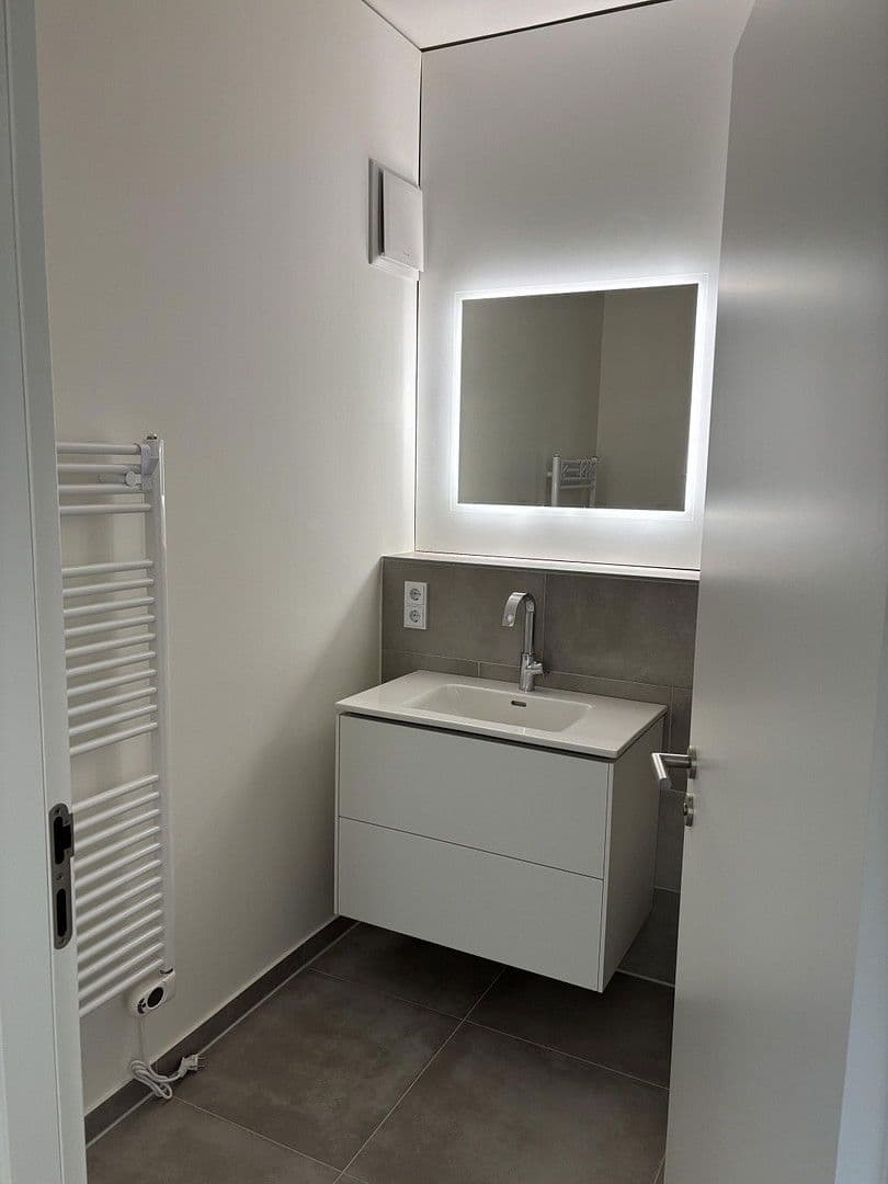 Prenájom bytu 3-izbový 105 m², Regattastr 51e, Berlin, Berlín Prenájom bytu 3-izbový 105 m², Regattastr 51e, Berlin, Berlín