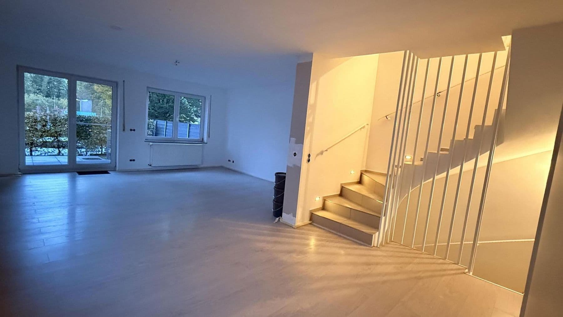 Prenájom domu 185 m², pozemek 400 m², Bruchköbel, Hesensko Prenájom domu 185 m², pozemek 400 m², Bruchköbel, Hesensko