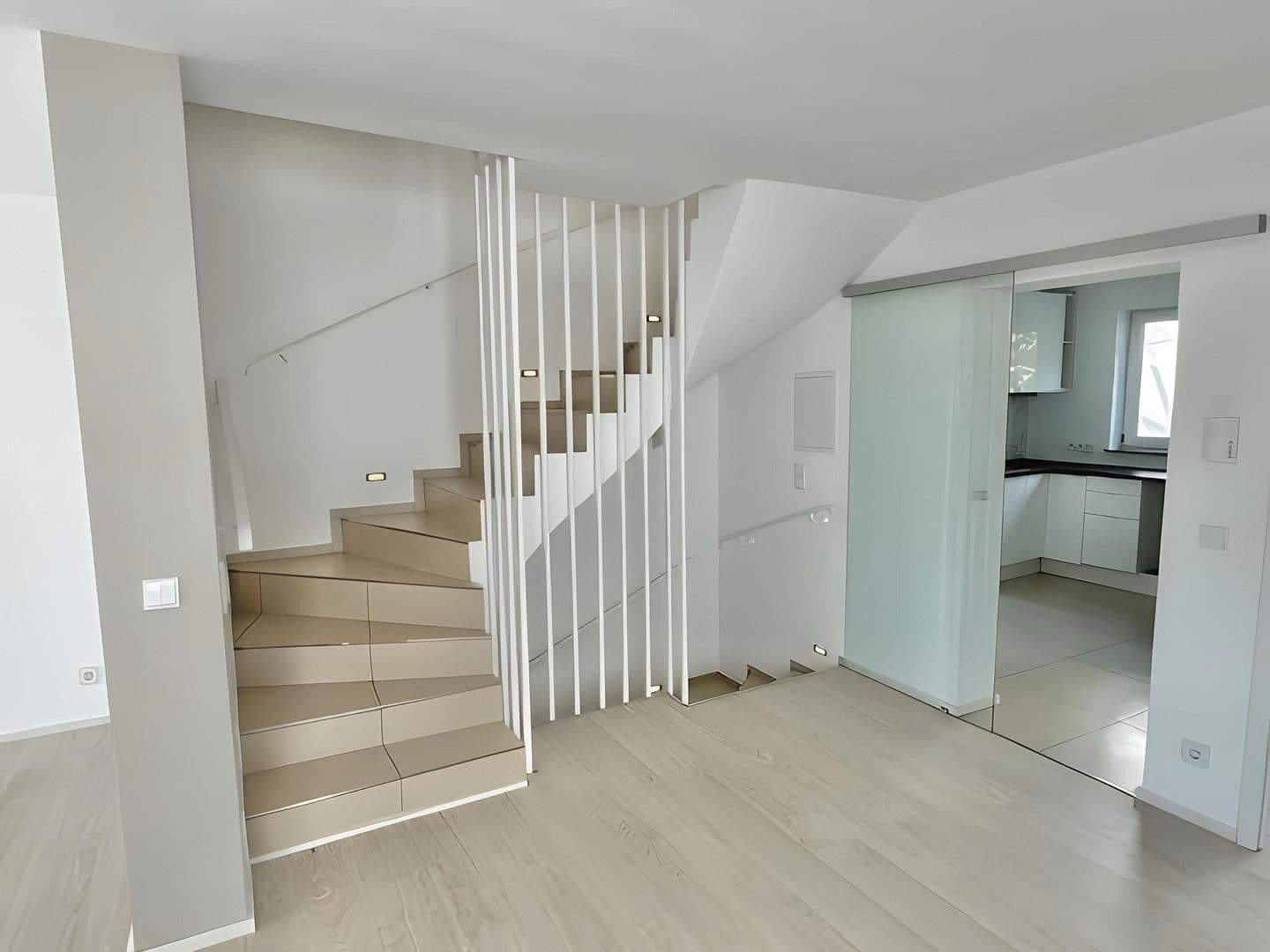 Prenájom domu 185 m², pozemek 400 m², Bruchköbel, Hesensko Prenájom domu 185 m², pozemek 400 m², Bruchköbel, Hesensko