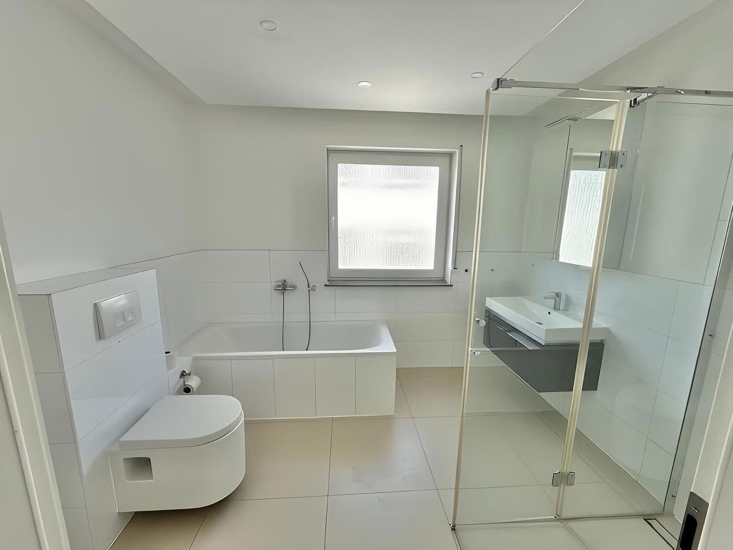 Prenájom domu 185 m², pozemek 400 m², Bruchköbel, Hesensko Prenájom domu 185 m², pozemek 400 m², Bruchköbel, Hesensko