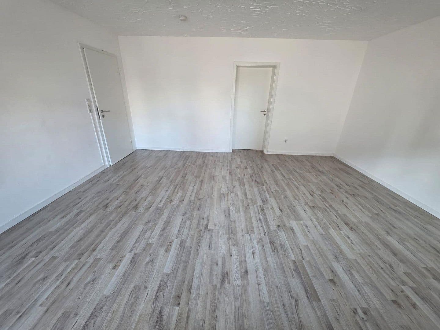 Prenájom bytu 2-izbový 68 m², Hohenstaufenstr. 56, Pforzheim, Bádensko-Wurttembersko Prenájom bytu 2-izbový 68 m², Hohenstaufenstr. 56, Pforzheim, Bádensko-Wurttembersko