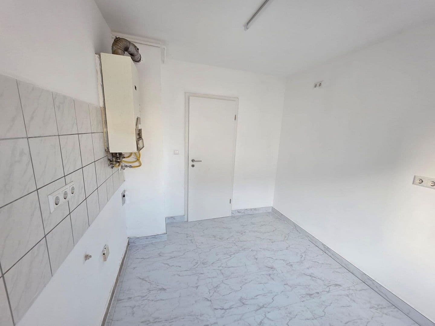 Prenájom bytu 2-izbový 68 m², Hohenstaufenstr. 56, Pforzheim, Bádensko-Wurttembersko Prenájom bytu 2-izbový 68 m², Hohenstaufenstr. 56, Pforzheim, Bádensko-Wurttembersko