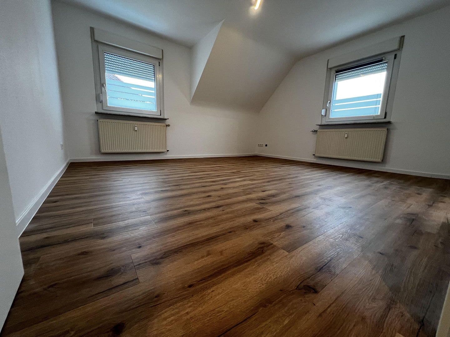 Prenájom bytu 2-izbový 60 m², Östringen, Bádensko-Wurttembersko Prenájom bytu 2-izbový 60 m², Östringen, Bádensko-Wurttembersko