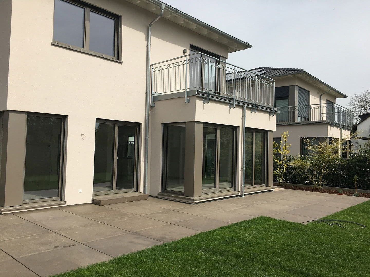 Prenájom domu 201 m², pozemek 436 m², Bad Vilbel, Hesensko Prenájom domu 201 m², pozemek 436 m², Bad Vilbel, Hesensko