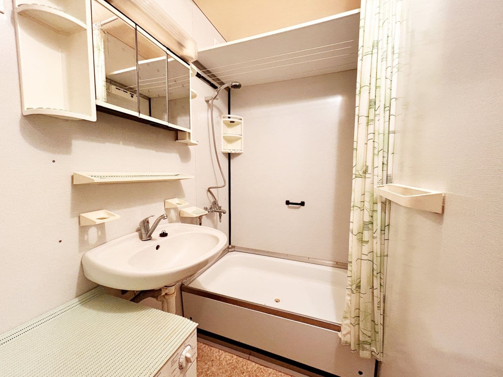 Prenájom bytu 2-izbový 43 m², Kurčatovova, Praha, Praha Prenájom bytu 2-izbový 43 m², Kurčatovova, Praha, Praha