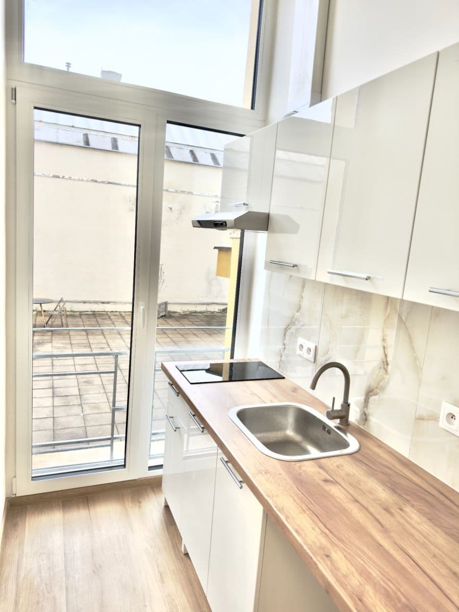 Prenájom bytu 1-izbový 30 m², 5. května, Praha, Praha Prenájom bytu 1-izbový 30 m², 5. května, Praha, Praha