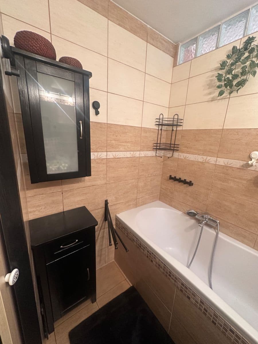 Predaj bytu 3-izbový 91 m², Fráni Šrámka, Teplice, Ústecký kraj Predaj bytu 3-izbový 91 m², Fráni Šrámka, Teplice, Ústecký kraj