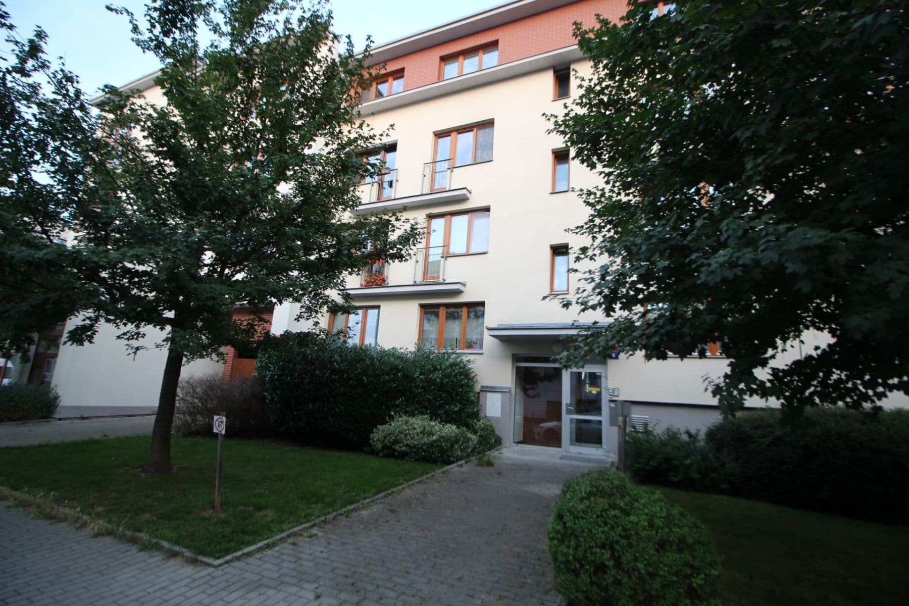 Prenájom bytu 2-izbový 39 m², Václava Rady, Praha, Praha Prenájom bytu 2-izbový 39 m², Václava Rady, Praha, Praha