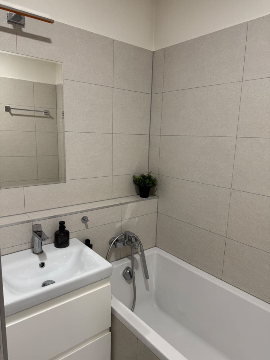 Prenájom bytu 1-izbový 32 m², Rakovského, Praha, Praha Prenájom bytu 1-izbový 32 m², Rakovského, Praha, Praha