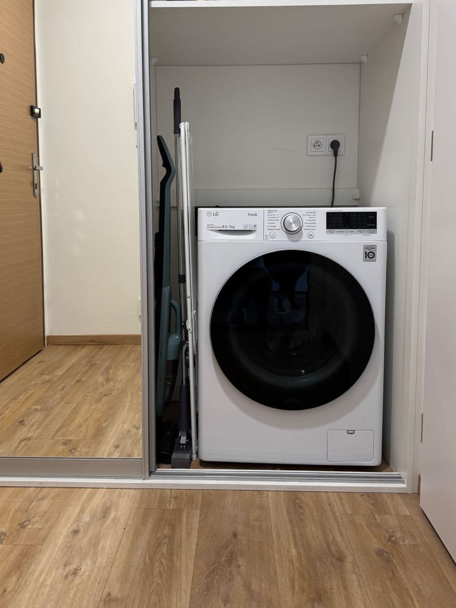 Prenájom bytu 1-izbový 32 m², Rakovského, Praha, Praha Prenájom bytu 1-izbový 32 m², Rakovského, Praha, Praha