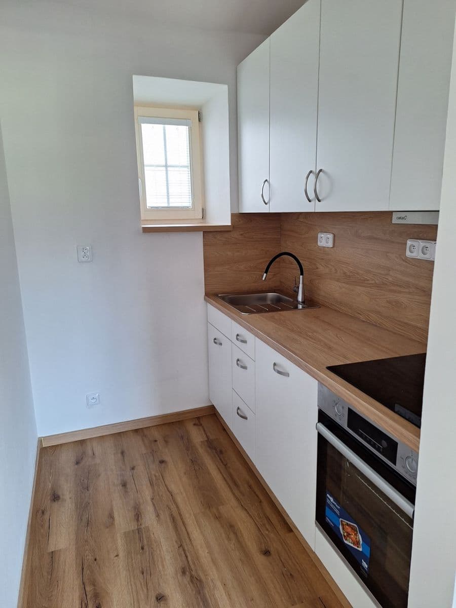 Prenájom bytu 2-izbový 37 m², Úhonická, Jeneč, Středočeský kraj Prenájom bytu 2-izbový 37 m², Úhonická, Jeneč, Středočeský kraj