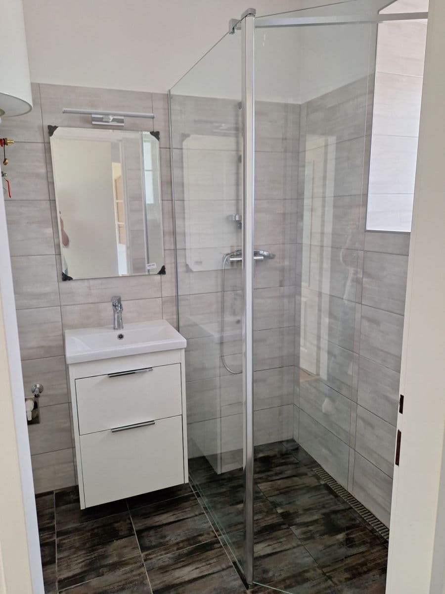 Prenájom bytu 2-izbový 37 m², Úhonická, Jeneč, Středočeský kraj Prenájom bytu 2-izbový 37 m², Úhonická, Jeneč, Středočeský kraj