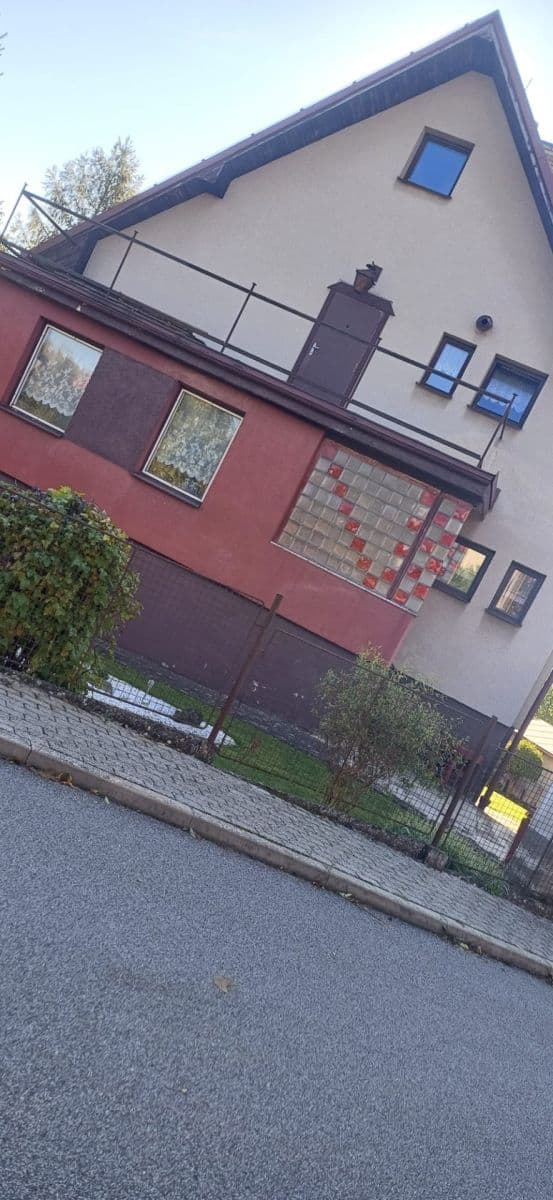 Predaj domu 373 m², pozemek 646 m², Vratislava Šantrocha, Rovensko pod Troskami, Liberecký kraj Predaj domu 373 m², pozemek 646 m², Vratislava Šantrocha, Rovensko pod Troskami, Liberecký kraj