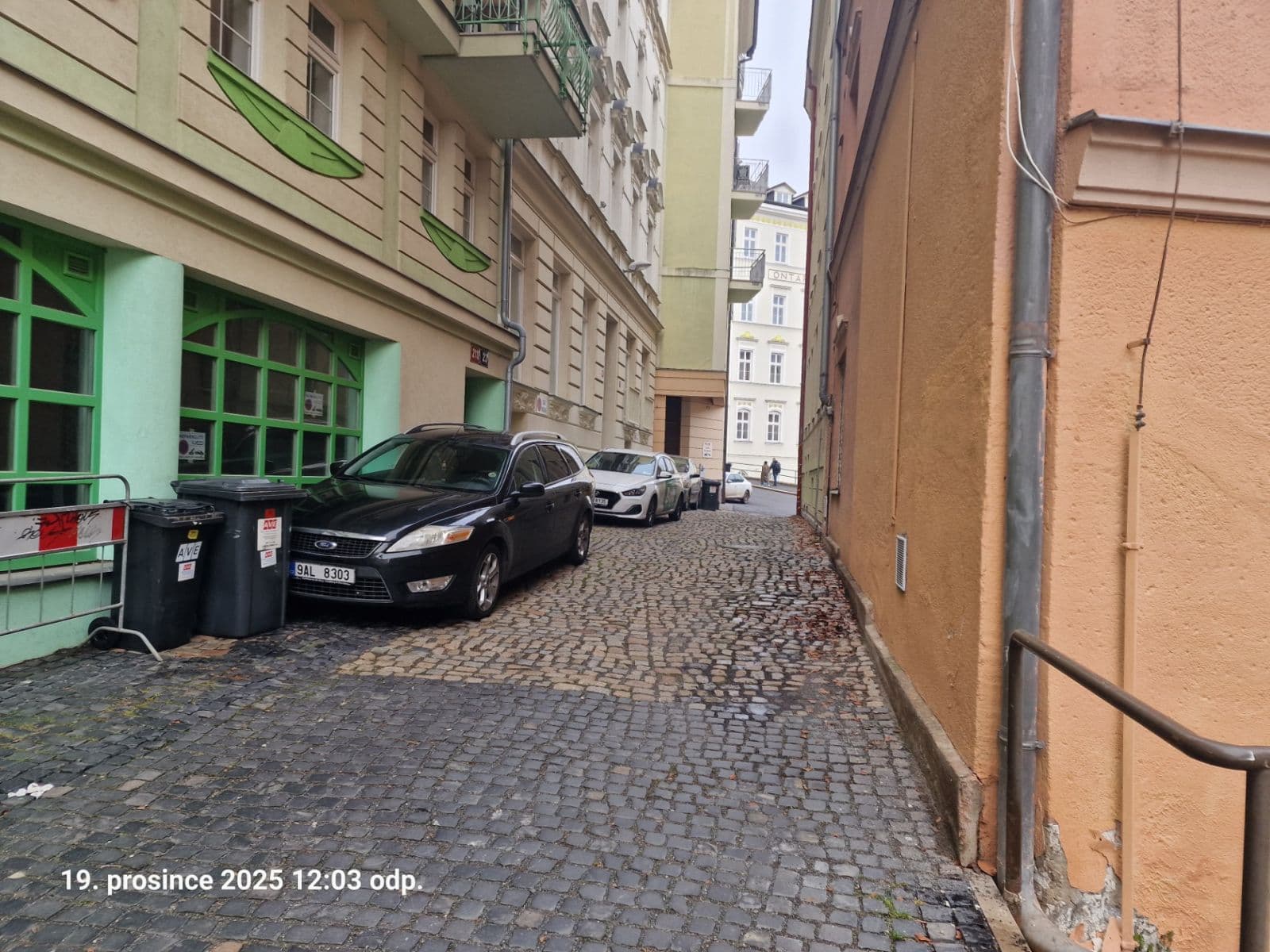 Prenájom garáže 24 m², Zámecký vrch, Karlovy Vary, Karlovarský kraj Prenájom garáže 24 m², Zámecký vrch, Karlovy Vary, Karlovarský kraj