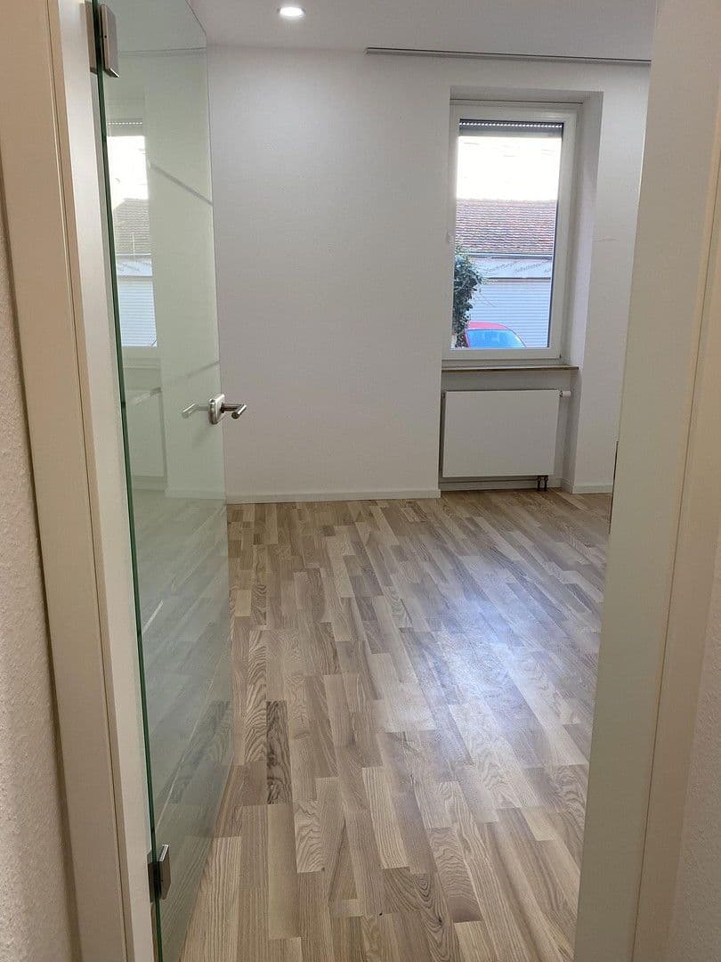 Prenájom bytu 3-izbový 64 m², Böcklerstr. 15, Stuttgart, Bádensko-Wurttembersko Prenájom bytu 3-izbový 64 m², Böcklerstr. 15, Stuttgart, Bádensko-Wurttembersko