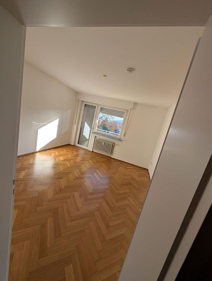 Prenájom bytu 3-izbový 90 m², Winterhalterstraße 7-9, Baden-Baden, Bádensko-Wurttembersko Prenájom bytu 3-izbový 90 m², Winterhalterstraße 7-9, Baden-Baden, Bádensko-Wurttembersko
