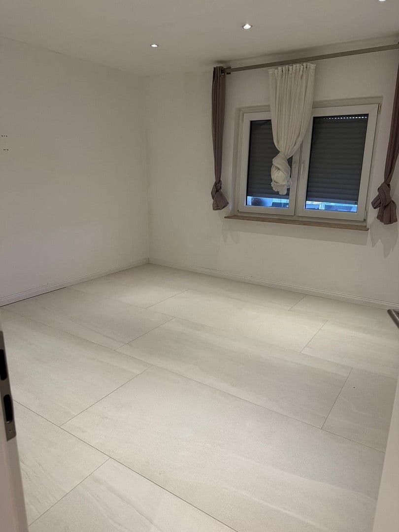 Prenájom bytu 3-izbový 90 m², Pohlheim, Hesensko Prenájom bytu 3-izbový 90 m², Pohlheim, Hesensko