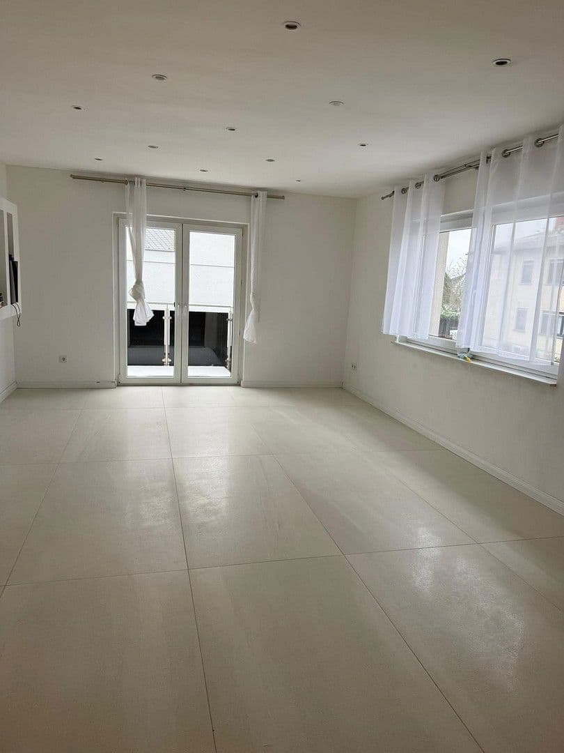 Prenájom bytu 3-izbový 90 m², Pohlheim, Hesensko Prenájom bytu 3-izbový 90 m², Pohlheim, Hesensko