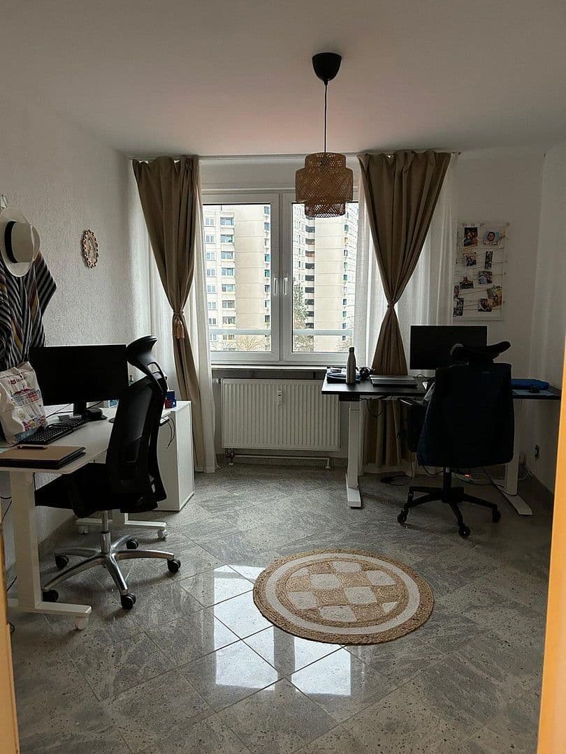 Prenájom bytu 3-izbový 83 m², Frankfurt am Main, Hesensko Prenájom bytu 3-izbový 83 m², Frankfurt am Main, Hesensko