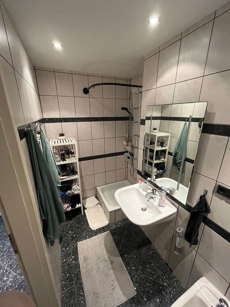 Prenájom bytu 3-izbový 83 m², Frankfurt am Main, Hesensko Prenájom bytu 3-izbový 83 m², Frankfurt am Main, Hesensko