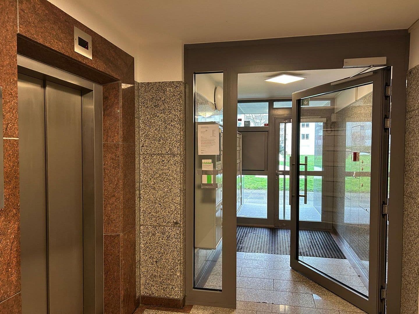 Prenájom bytu 3-izbový 83 m², Frankfurt am Main, Hesensko Prenájom bytu 3-izbový 83 m², Frankfurt am Main, Hesensko