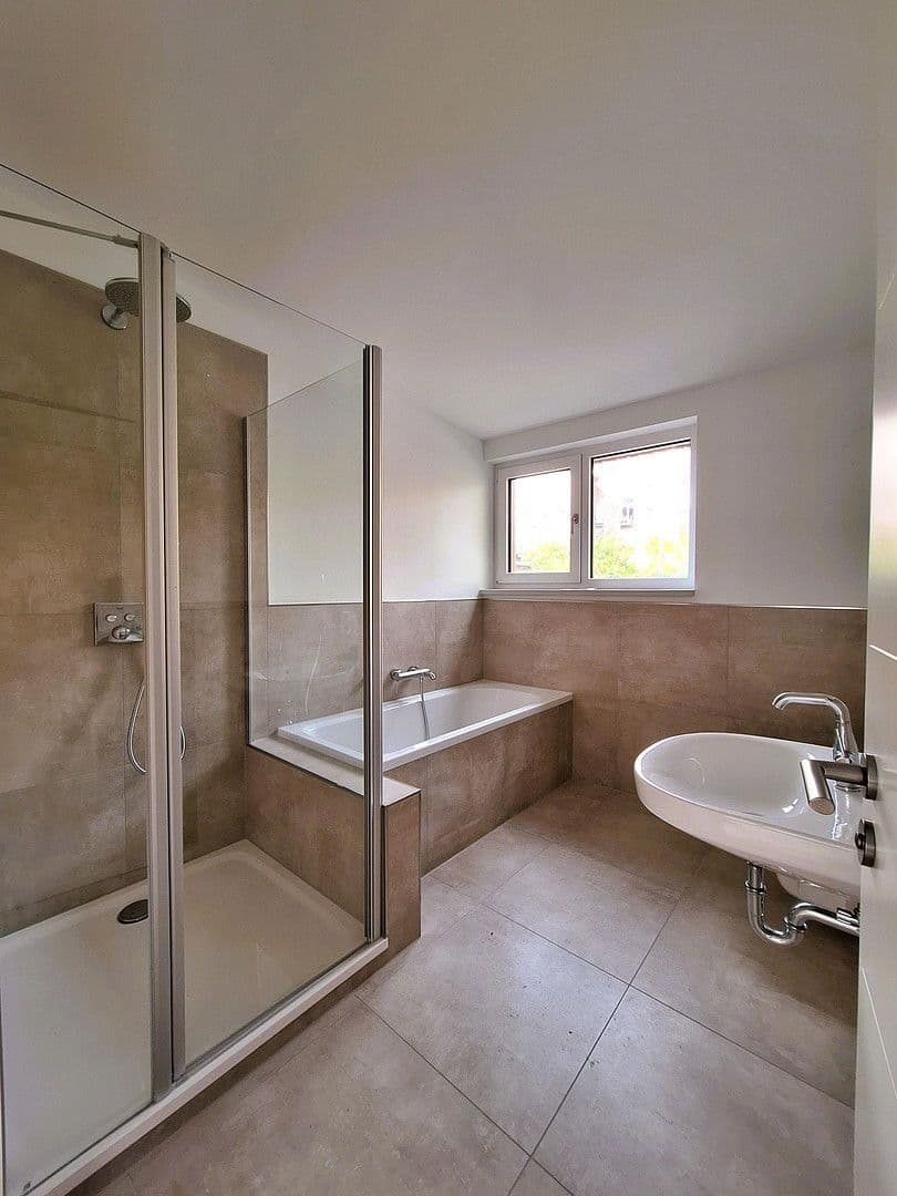 Predaj bytu 3-izbový 115 m², Halle, Sasko-Anhaltsko Predaj bytu 3-izbový 115 m², Halle, Sasko-Anhaltsko